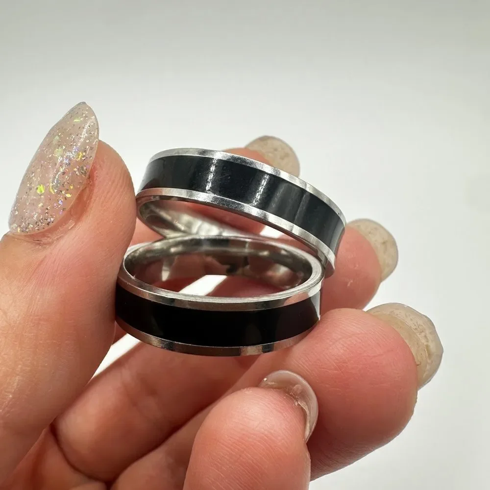 Men's silver toned metal with black‎ center wedding band/fashion ring!